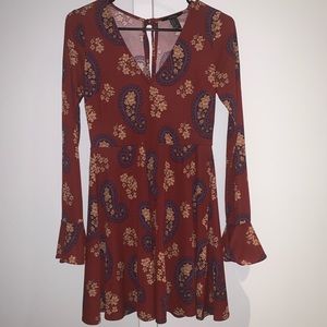 Retro dress with paisley print and bell sleeves